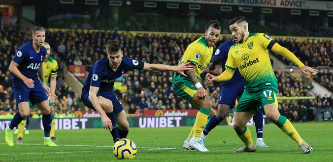 NORWICH, ENGLAND - DECEMBER 28: Emiliano Buendia of Norwich City is challenged by Juan Foyth of Tottenham Hotspur during the Premier League match between Norwich City and Tottenham Hotspur at Carrow Road on December 28, 2019 in Norwich, United Kingdom. (Photo by Stephen Pond/Getty Images)